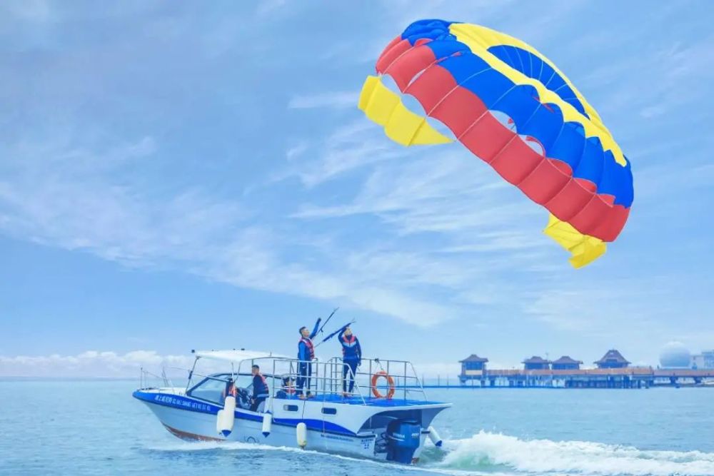 急速摩托艇,水上飞人,滑翔伞出海等体验让人肾上腺素飙升~恒大海上