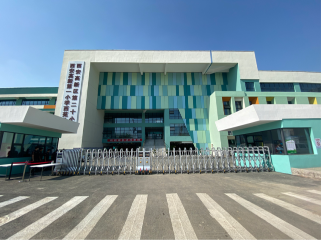昨天下午,高新区新建学校校园行走进高新区第二十小学,各镇街代表,"两