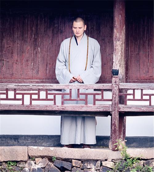 浙江有一和尚,因长得太帅成网络红人,被多位富婆追求,近况如何_腾讯