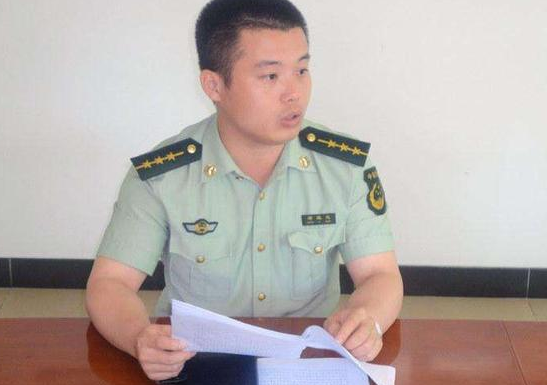 后来,庞洪雨怀了孕,请假回家养胎,暂别了学校的时光,十个月后,生下了