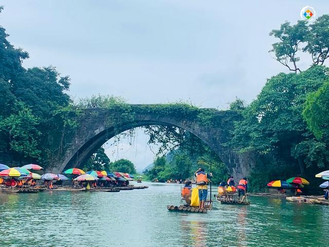 來桂林必須去的地方風景秀麗的陽朔有20元人民幣同款景點