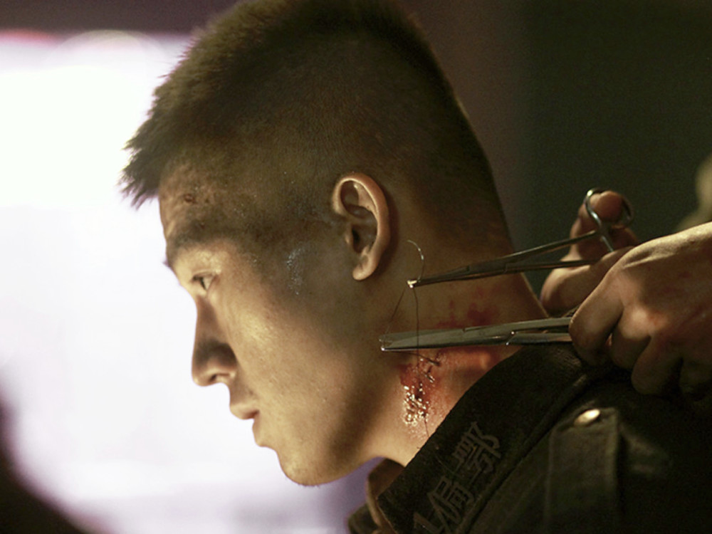 欧豪|欧豪主演票房突破100亿！《八佰》有两点超越了《战狼2》