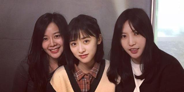 原来沈月的经纪人这么美?频频被导演邀请试戏,"跪求"她快出道