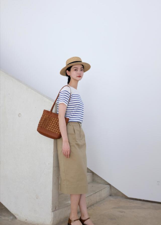 纯色t恤穿腻了?试试当下爆火的"海魂衫",舒适百搭又时髦