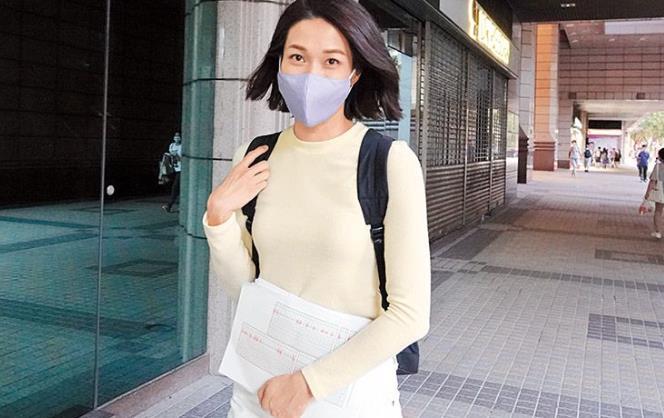 tvb|离开TVB数年，钟嘉欣地位有增无减，收300酬劳又要求5个月内拍完