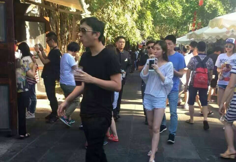 王思聪|王思聪前女友豆得晒素颜照，面部肿胀发福判若两人，苹果肌超夸张