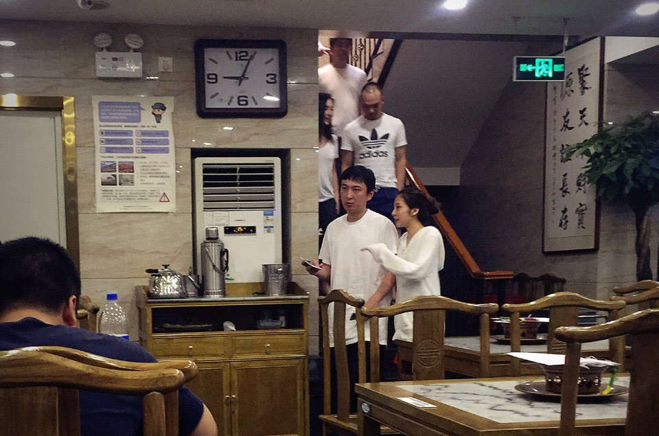 王思聪|王思聪前女友豆得晒素颜照，面部肿胀发福判若两人，苹果肌超夸张