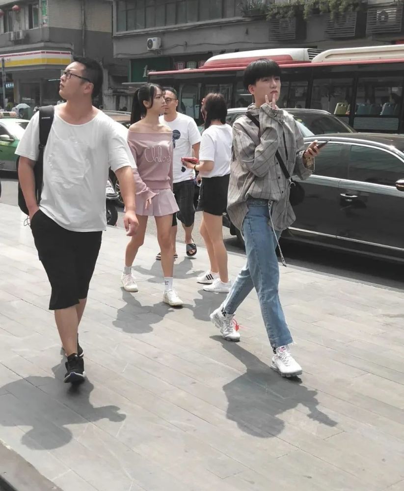 抖音|抖音宋威龙和厦大校草双双翻车？摘下滤镜，照骗团伙阵容日益壮大…