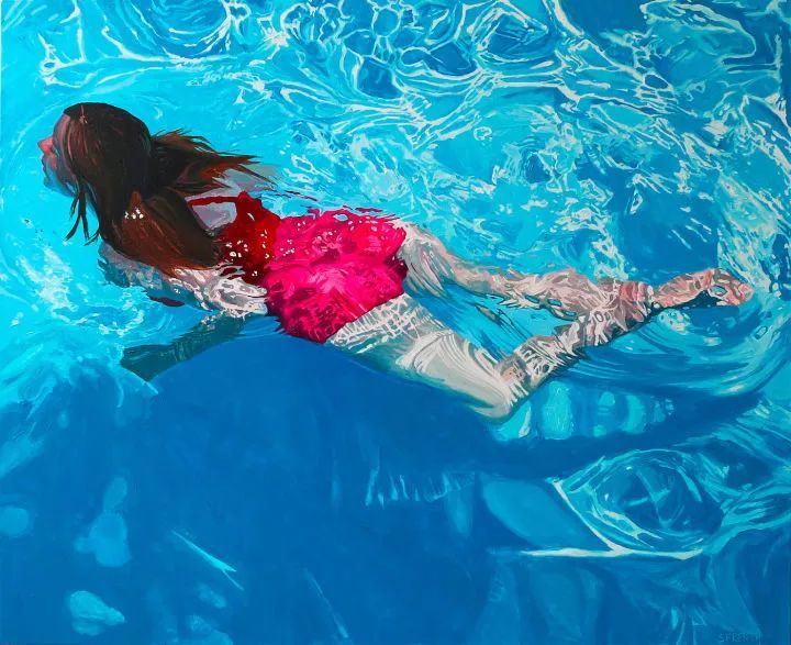 画家|波光粼粼，超写实画家首次透露，为什么偏爱画水下游泳的女孩