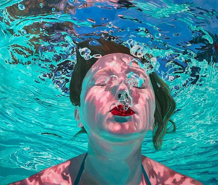 画家|波光粼粼，超写实画家首次透露，为什么偏爱画水下游泳的女孩