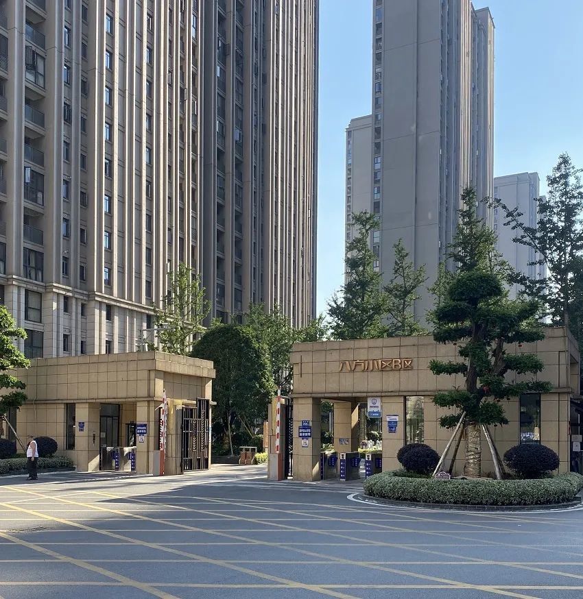 25万/平!八方小区有多香?还能买吗?