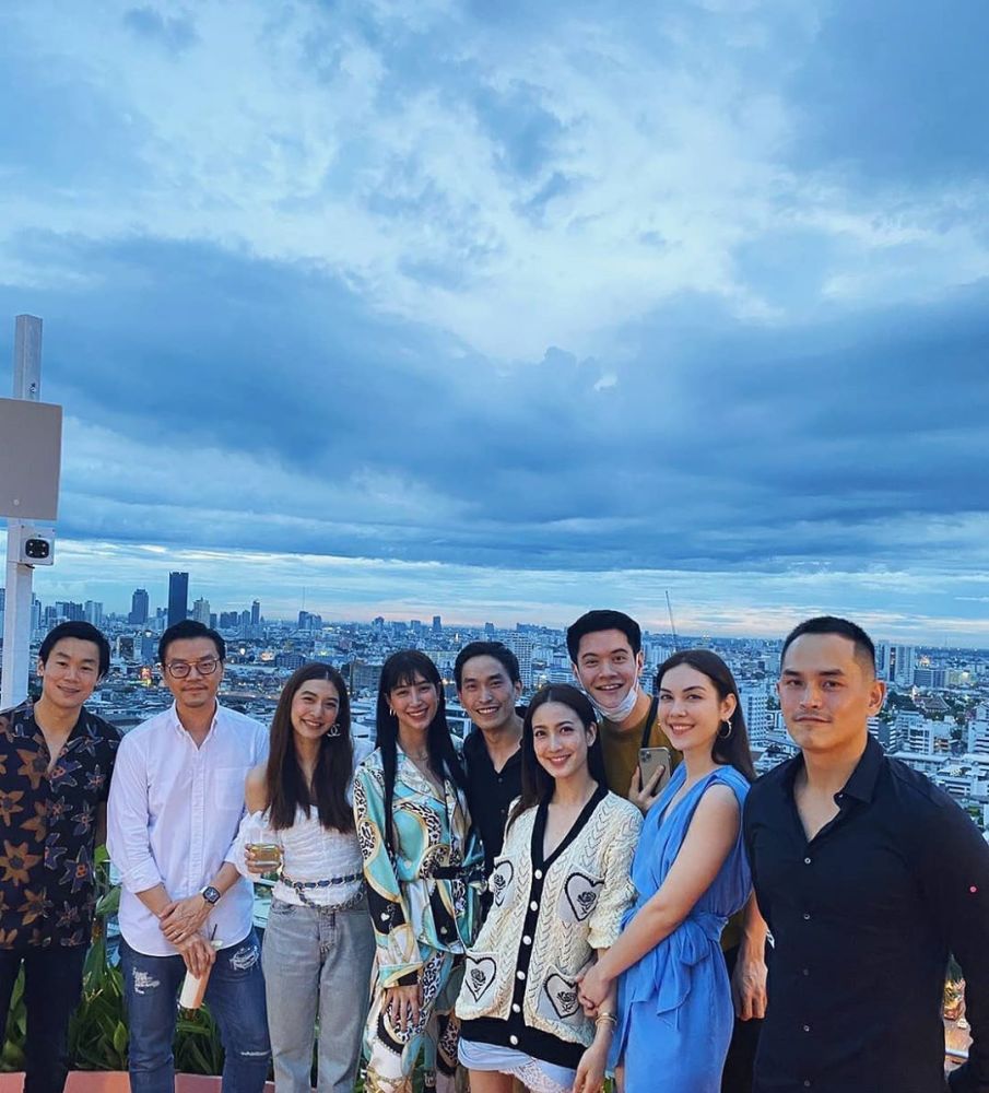 姐妹团为泰国女神matt庆生,道妹与新男友hisonai出席