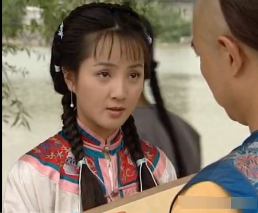 四姑娘(潘晓莉扮演)四姑娘确实是整个系列最复杂的一个人物:一方面她
