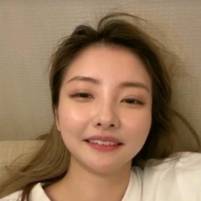 王思聪|王思聪前女友豆得晒素颜照，面部肿胀发福判若两人，苹果肌超夸张