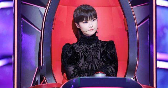 张靓颖|张靓颖李宇春出道15周年！两人间的火花不如说是两节目的对战