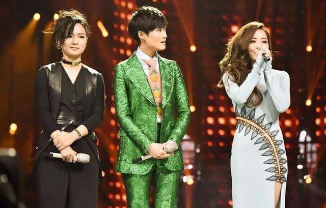 张靓颖|张靓颖李宇春出道15周年！两人间的火花不如说是两节目的对战