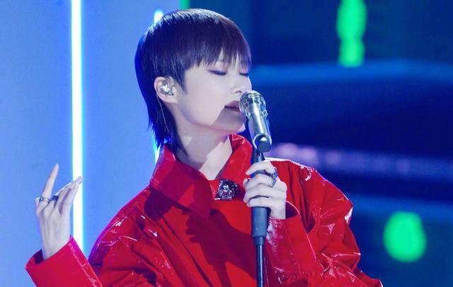 张靓颖|张靓颖李宇春出道15周年！两人间的火花不如说是两节目的对战