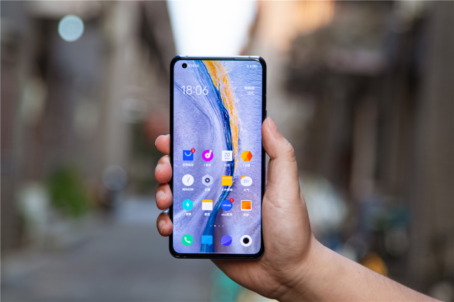 前些天刚刚发布的iqoo5应该是名列前茅,作为vivo系下半年主打的旗舰