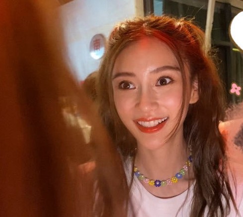angelababy|Baby录制“快本”生图曝光，身材凹凸有致，但脸怎么变长了