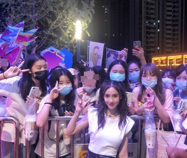 angelababy|Baby录制“快本”生图曝光，身材凹凸有致，但脸怎么变长了
