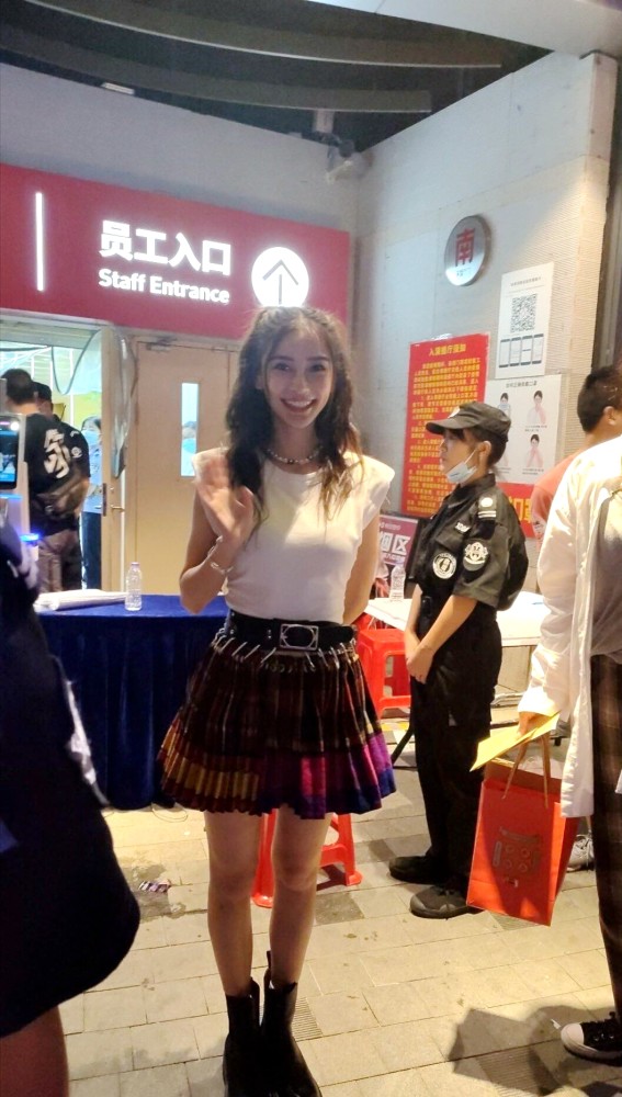 angelababy|Baby录制“快本”生图曝光，身材凹凸有致，但脸怎么变长了