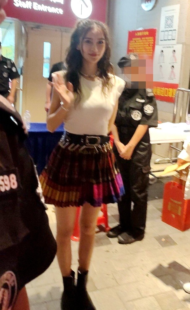 angelababy|Baby录制“快本”生图曝光，身材凹凸有致，但脸怎么变长了