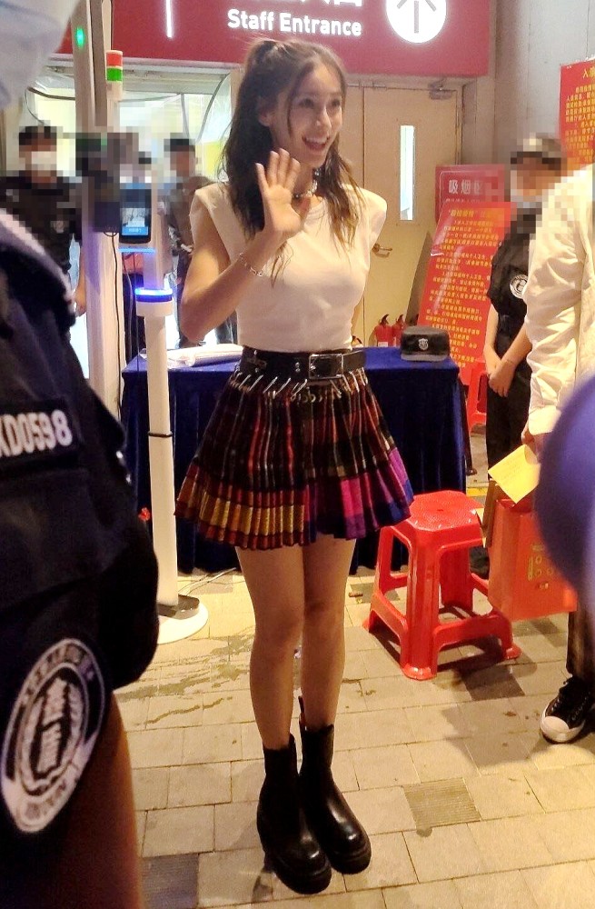 angelababy|Baby录制“快本”生图曝光，身材凹凸有致，但脸怎么变长了