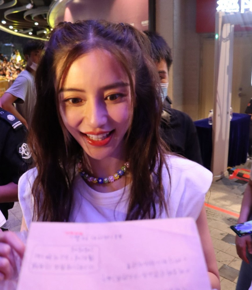 angelababy|Baby录制“快本”生图曝光，身材凹凸有致，但脸怎么变长了