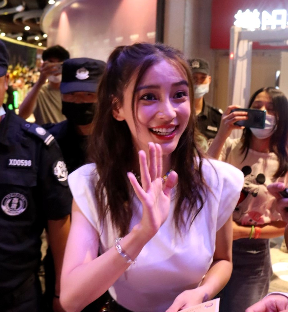 angelababy|Baby录制“快本”生图曝光，身材凹凸有致，但脸怎么变长了
