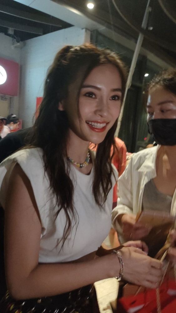 angelababy|Baby录制“快本”生图曝光，身材凹凸有致，但脸怎么变长了