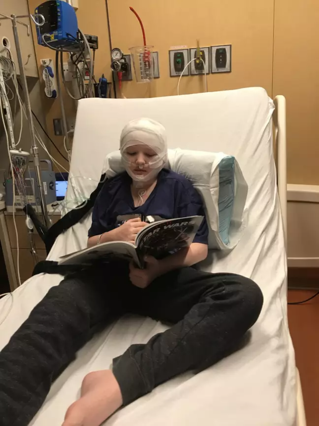 美国15岁男孩患上罕见绝症"石化病",浑身上下逐步变硬_腾讯新闻