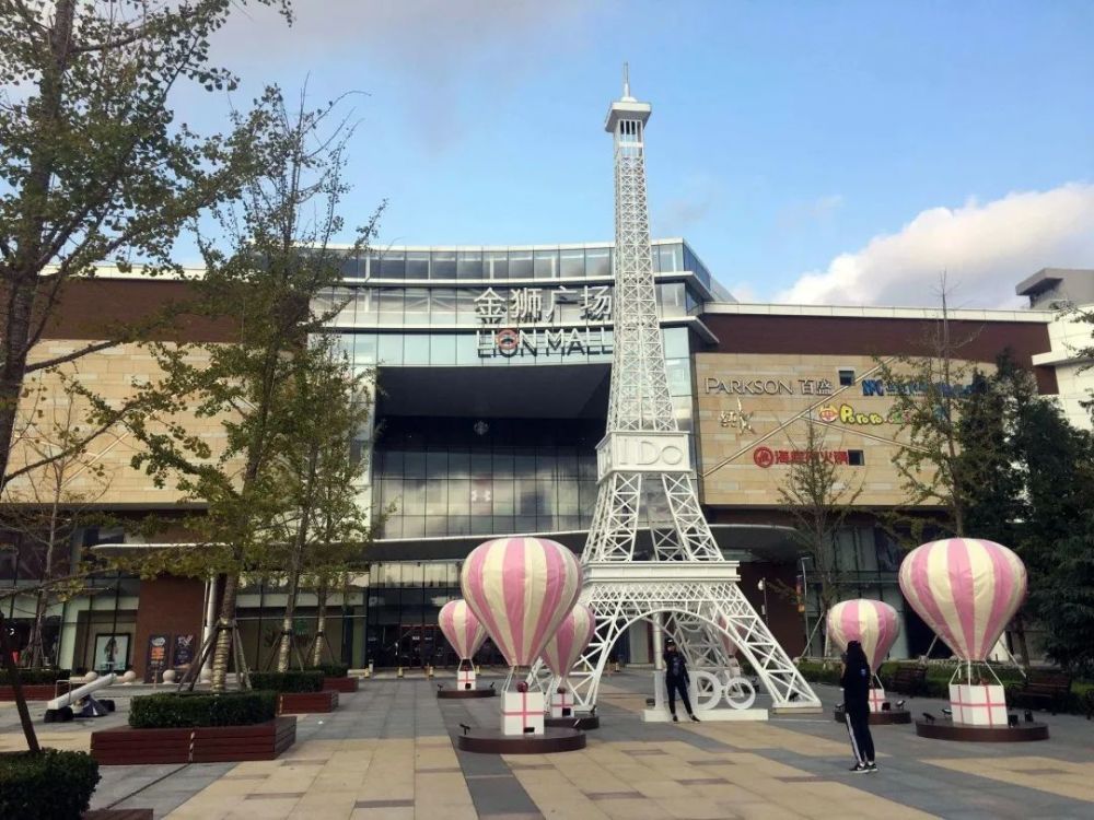 根据最新官方数据:开业三年多,青岛百盛金狮广场每年客流同比增长超过