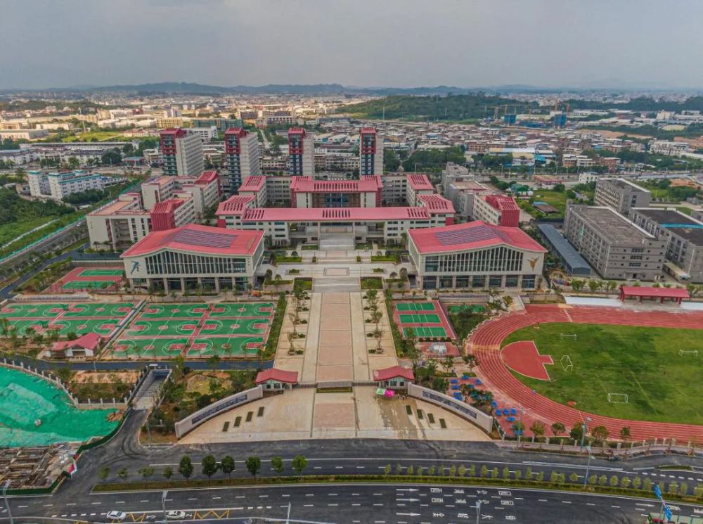 市委书记市长为漳州一中高中部揭牌!