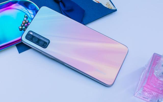 华为畅享20pro新色引年轻人热议蓝粉渐变引领时尚新潮流