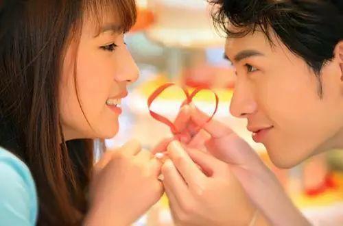 男人真心爱你会有的5个表现,不爱是装不出来的!