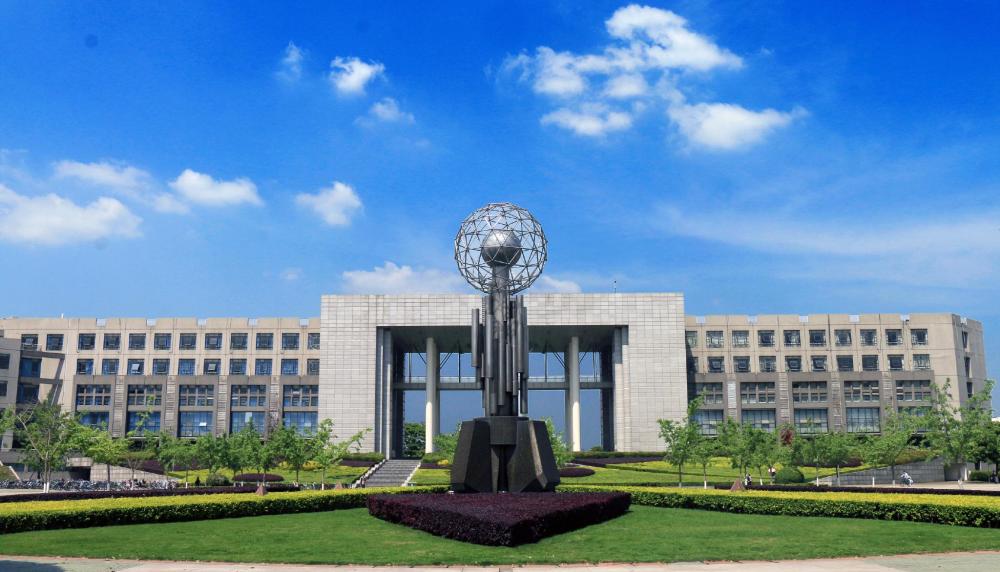 为什么某大学今年对省内文理科招生都仅只高出一本线2分?