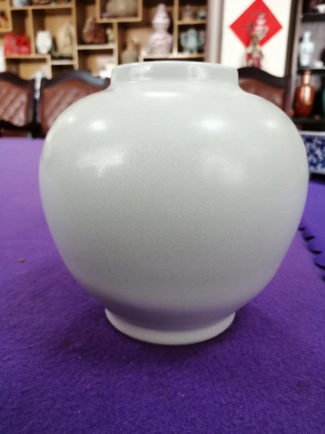 赏常丰轩珍玩器白釉罐