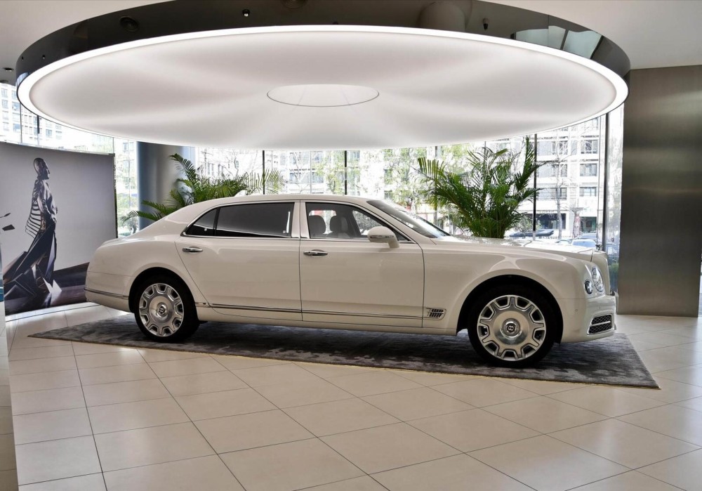 2021款宾利慕尚来袭,新车标 8缸动力,内饰豪华不输新款奔驰s级