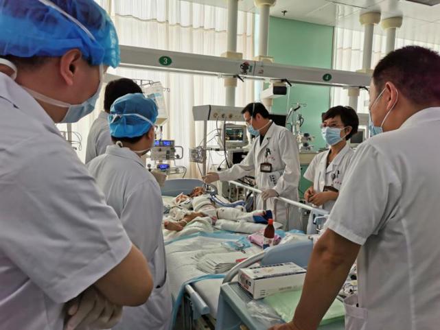 又创生命奇迹省立医院多学科联合救治严重车祸患儿