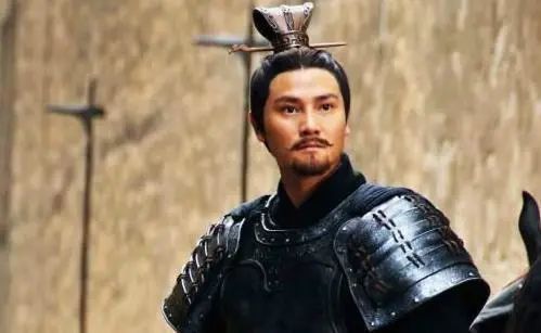 果然这话一说,蒙骜开心的像个孩子,二人把酒言欢许久,蒙将军也是酒足