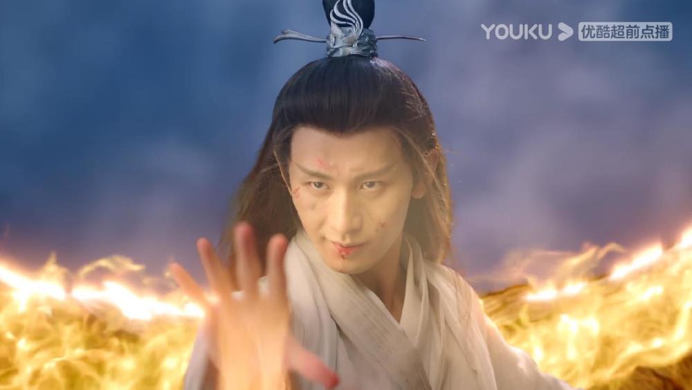琉璃美人煞|琉璃美人煞：昊辰偷袭司凤，被司凤以镇狱神刀重创，结局被战神断臂