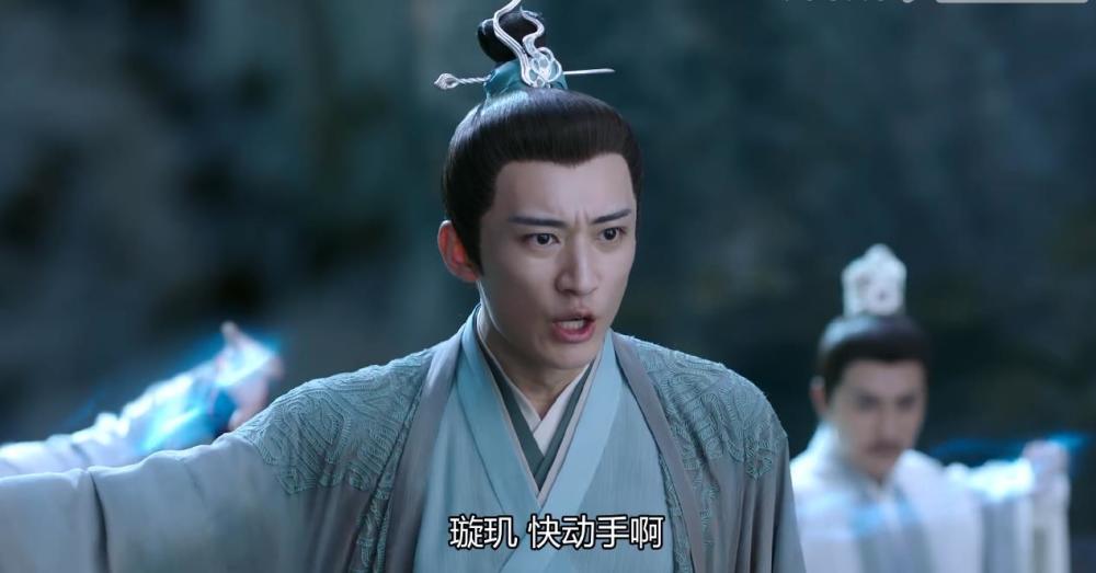 琉璃美人煞|琉璃美人煞：昊辰偷袭司凤，被司凤以镇狱神刀重创，结局被战神断臂