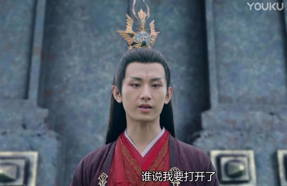 琉璃美人煞|琉璃美人煞：昊辰偷袭司凤，被司凤以镇狱神刀重创，结局被战神断臂