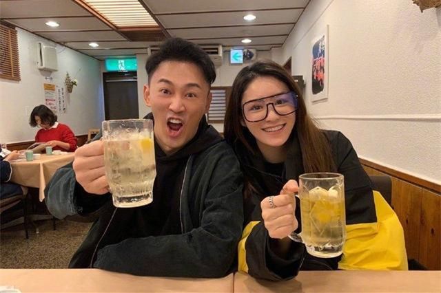 曾挺|林峯当爸？张馨月被曝已在深圳医院诞下女婴，女方曾挺大肚被偶遇