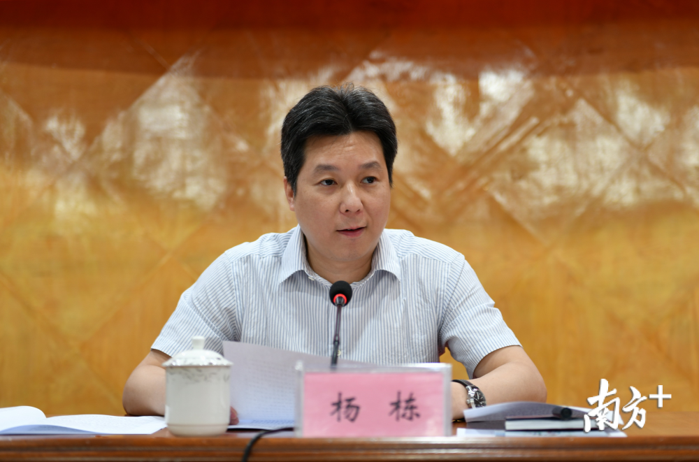 杨栋在会上指出,平远县委县政府历来高度重视禁毒工作,2017年以来,在