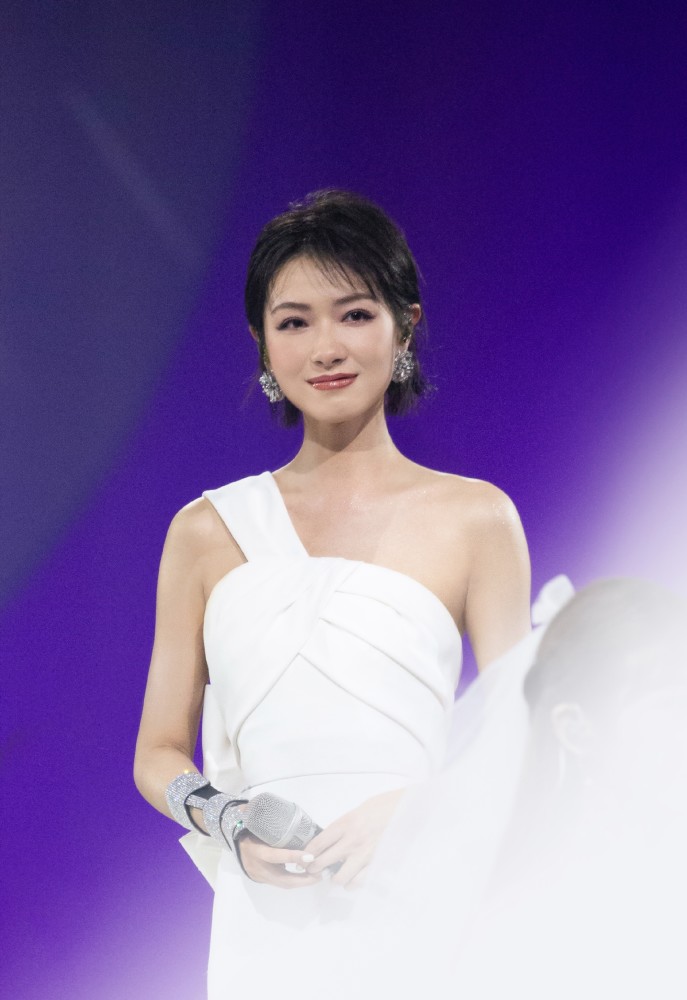 李斯丹妮|李斯丹妮团婚纱造型大比拼：张含韵有点甜，张雨绮婚纱裙太美