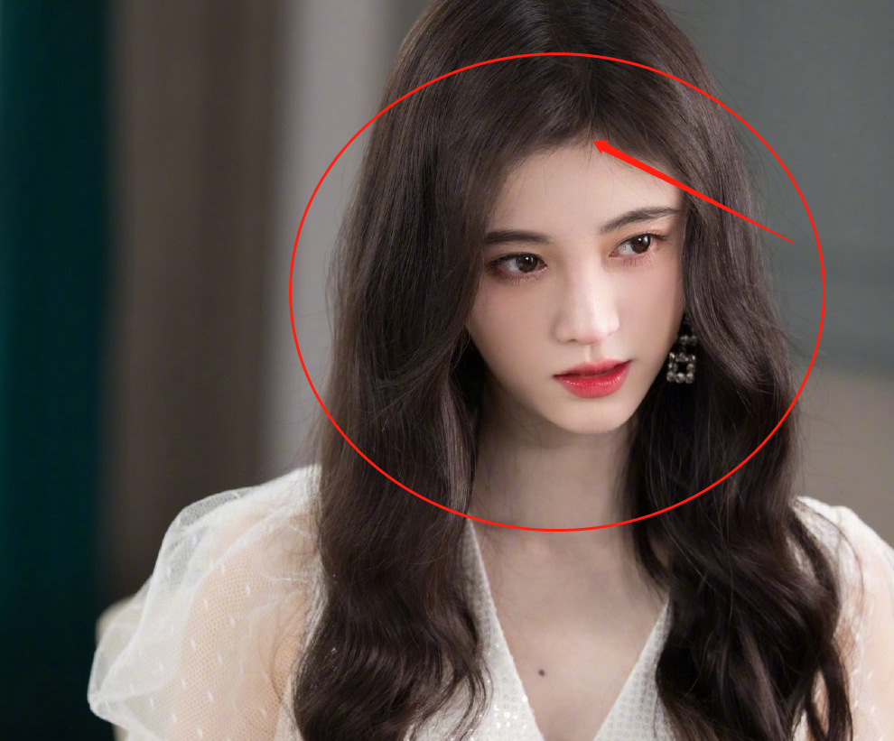 鞠婧祎发量多被质疑被说假但是她的发量多大家不酸反而真心羡慕