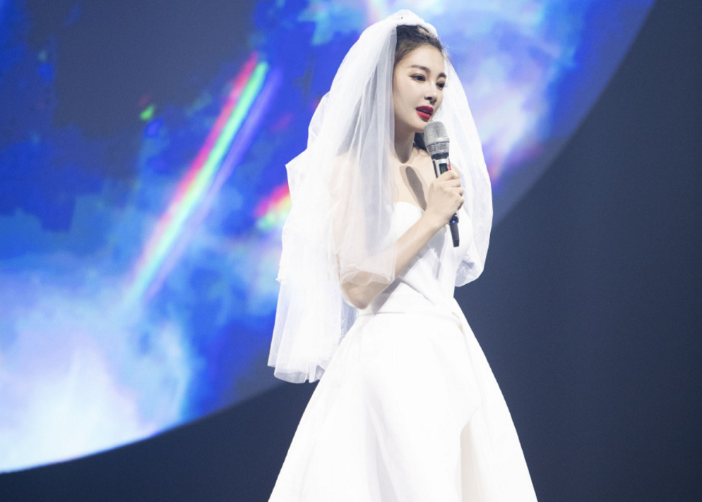 李斯丹妮|《浪姐》决赛公演，郁可唯媚，宁静李斯丹妮飒，看到张雨绮就沦陷