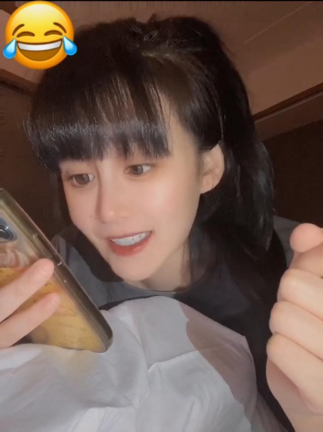 赵本山23岁女儿晒唱歌视频,一口假牙很亮眼,网友评论太直接|赵一涵|赵