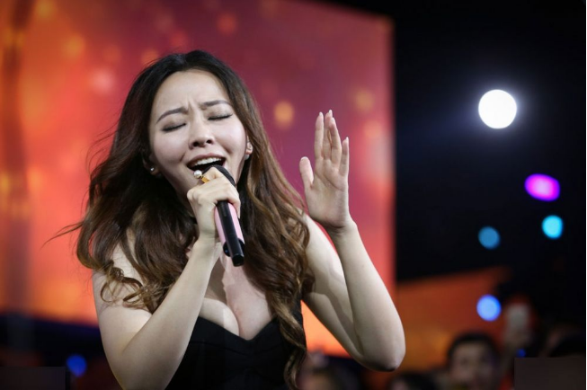 张靓颖|张靓颖录制节目忘词，获绯闻男友力挺，网友：他曾是张靓颖的伴郎